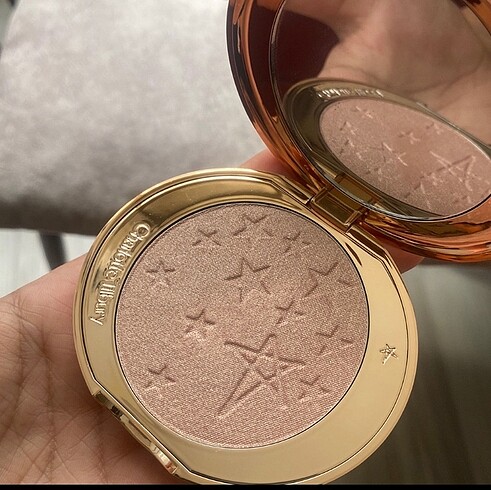 Diğer Glow Glide Charlotte Tilbury Highlighter