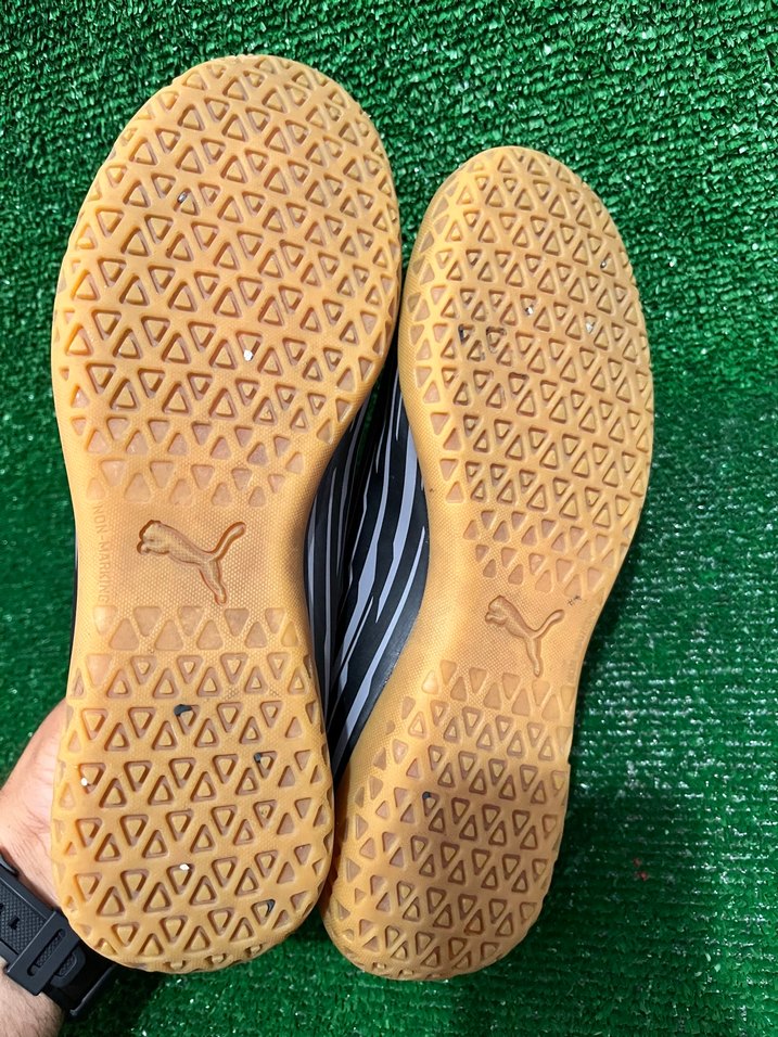 Puma Siyah-Beyaz Dinamik İç Sahalar İçin Spor Ayakkabı — görsel 4/9