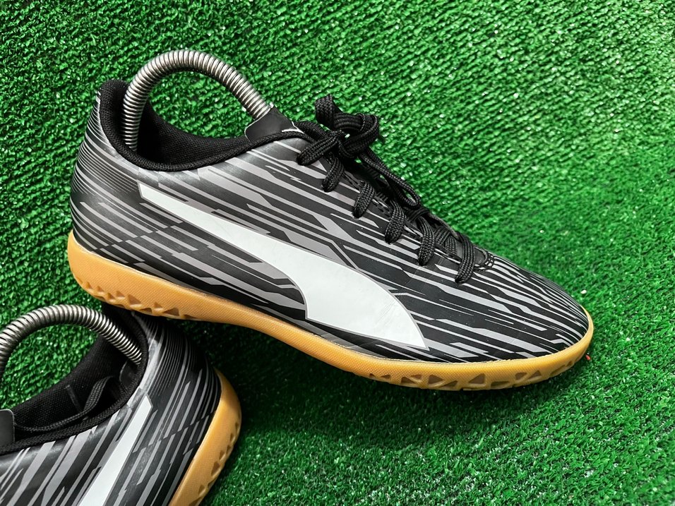 Puma Siyah-Beyaz Dinamik İç Sahalar İçin Spor Ayakkabı — görsel 8/9