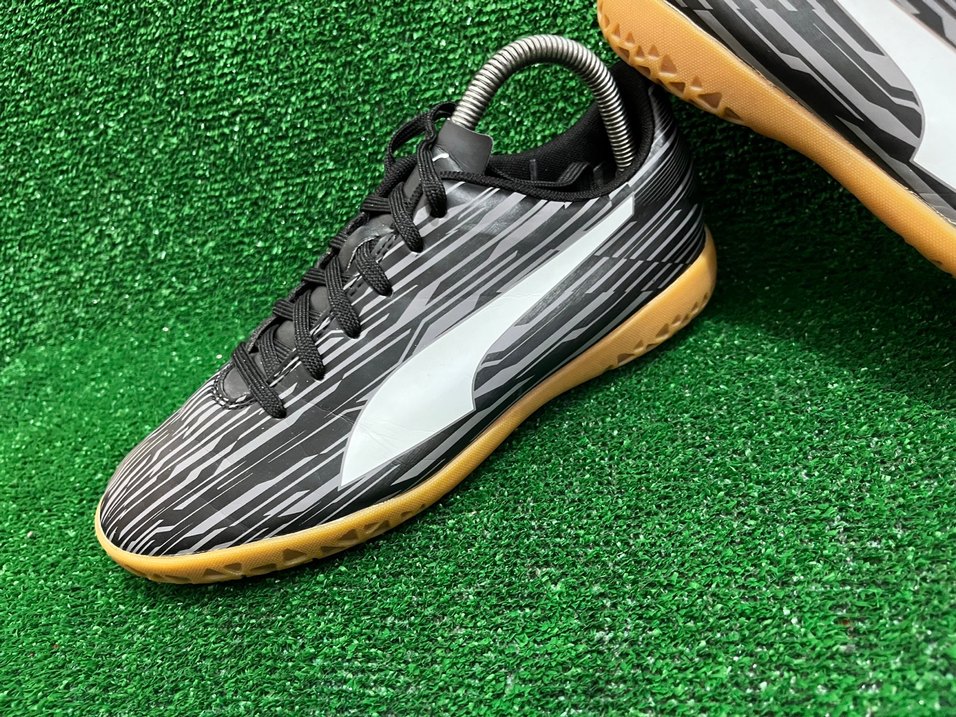 Puma Siyah-Beyaz Dinamik İç Sahalar İçin Spor Ayakkabı — görsel 6/9