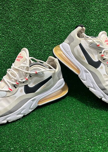 Nike Bej Sneaker Siklik Ve Konfor Bir Arada
