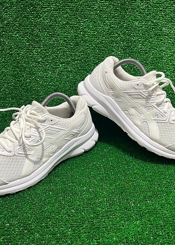 Asics ürünü
