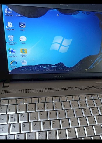 Beyaz Sony VAIO Dizüstü Bilgisayar - Görsel 3