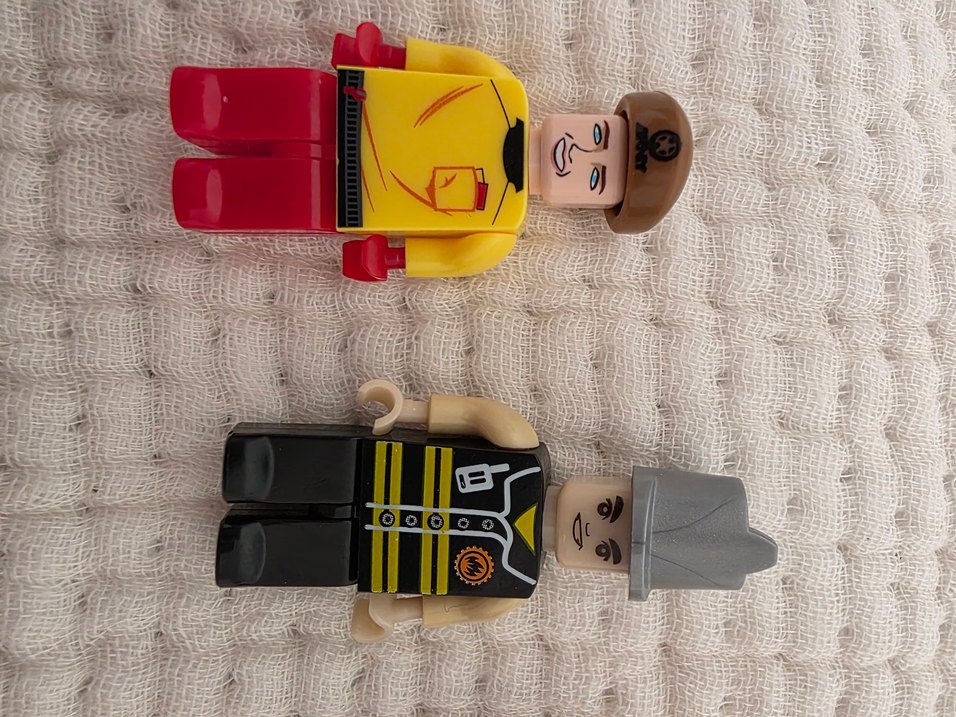 Çeşitli Renklerde Mikro Figürler - Görsel 4