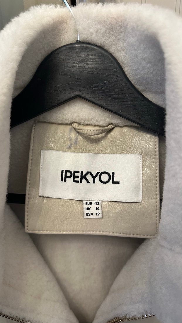 Kürk Detaylı Beyaz Kadın Midi Ceket - Görsel 3