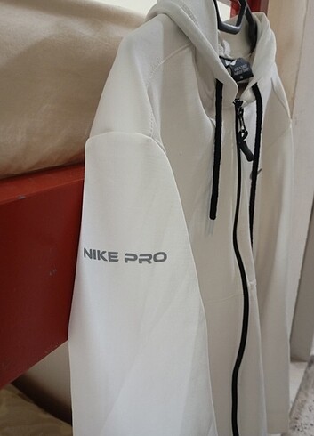 Nike Nike Pro Kapüşonlu Fermuarlı Sweatshirt