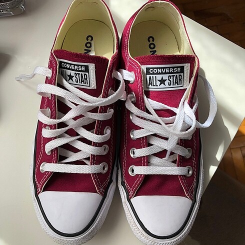 Bordo Converse
