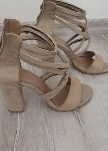 Bej Süet Kadın Topuklu Ayakkabısı - Görsel 2