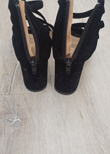 Siyah Süet Topuklu Sandalet Fermuarlı - Görsel 2