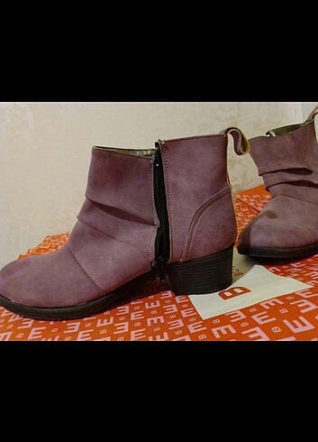 Nine West Mor-lila tonlarında sıfır bot