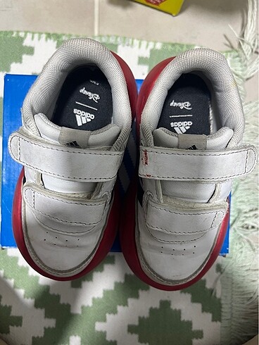 24 Beden Adidas mickey serisi çocuk ayakkabı