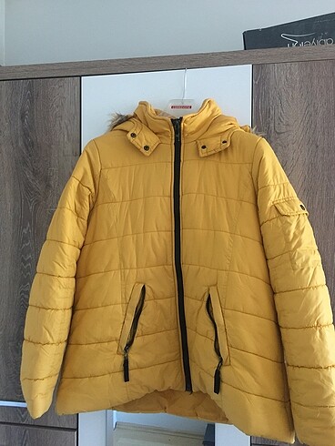 Kürk detaylı şişme mont
