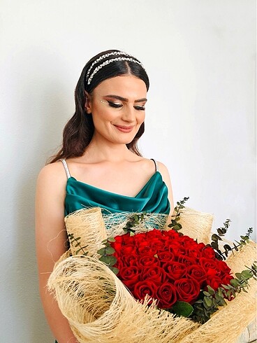 Zümrüt Yeşil saten elbise
