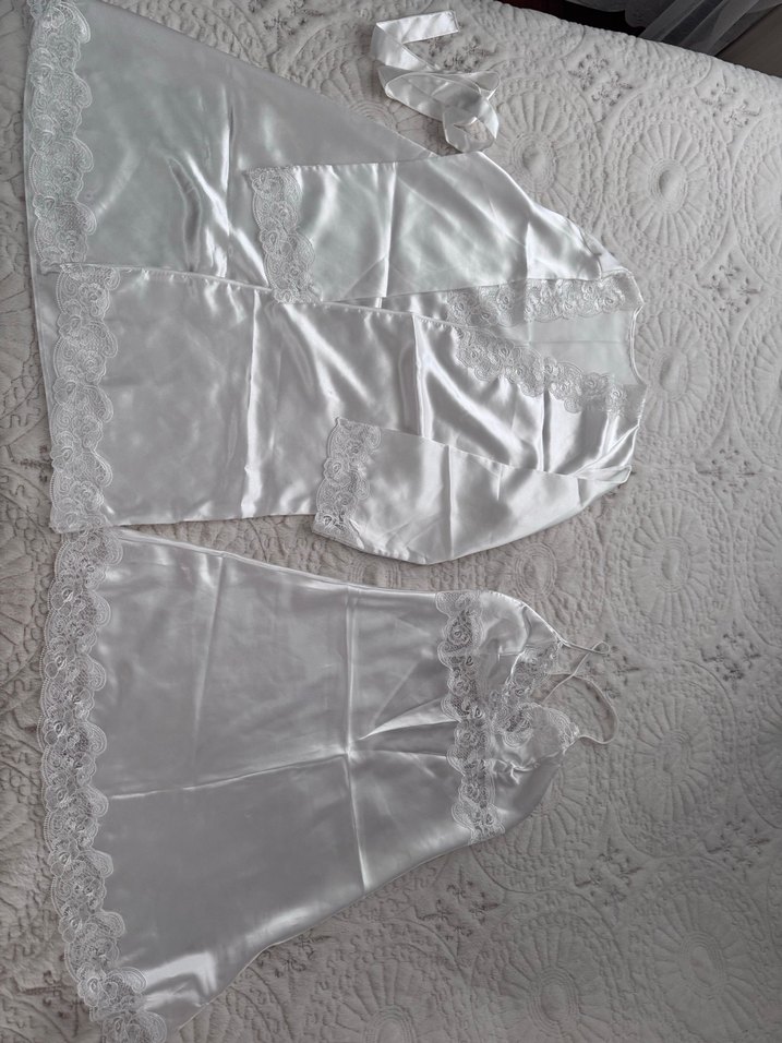 Saten Parlak Beyaz Midi Kadın Sabahlık - Görsel 4