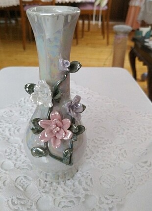 El dekorlu vazo
