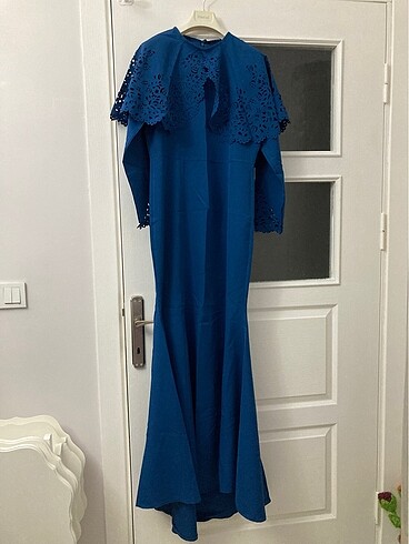 İndigo rengi balık model elbise üstündeki parça çıkabiliyor