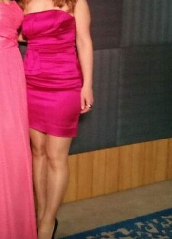 Pembe straplez mini gece elbisesi