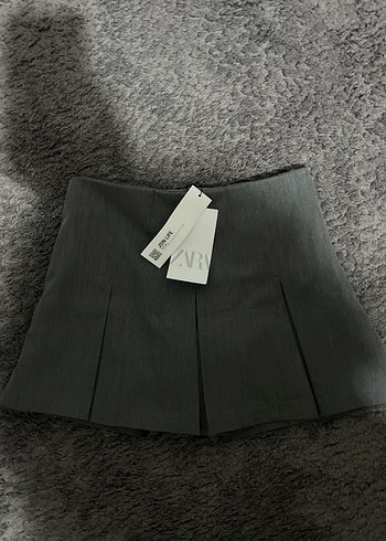 Zara Gri Pileli Mini Sortlu Etek