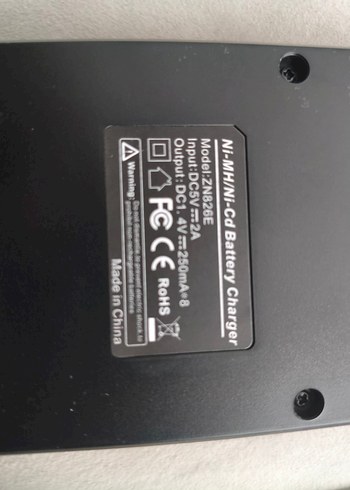 Siyah Çoklu Pil Şarj Cihazı - Görsel 2