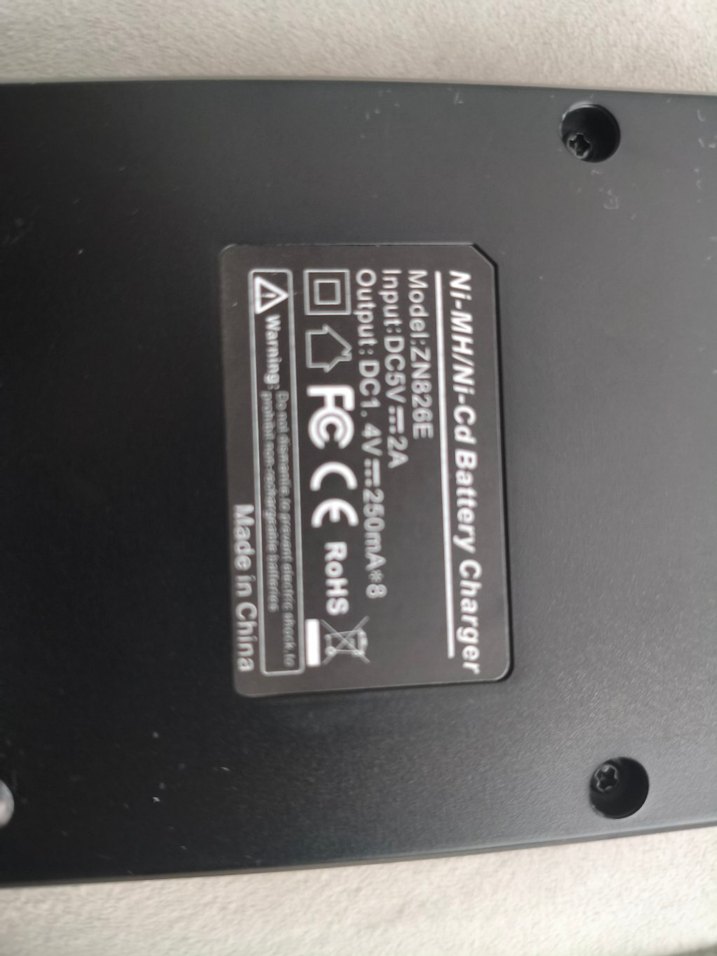 Siyah Çoklu Pil Şarj Cihazı - Görsel 2