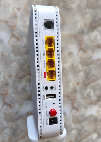 Beyaz ZTE WiFi 6 fiber Modem ve Adaptör kablo Seti - Görsel 3