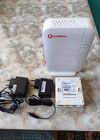 Beyaz ZTE WiFi 6 fiber Modem ve Adaptör kablo Seti - Görsel 2