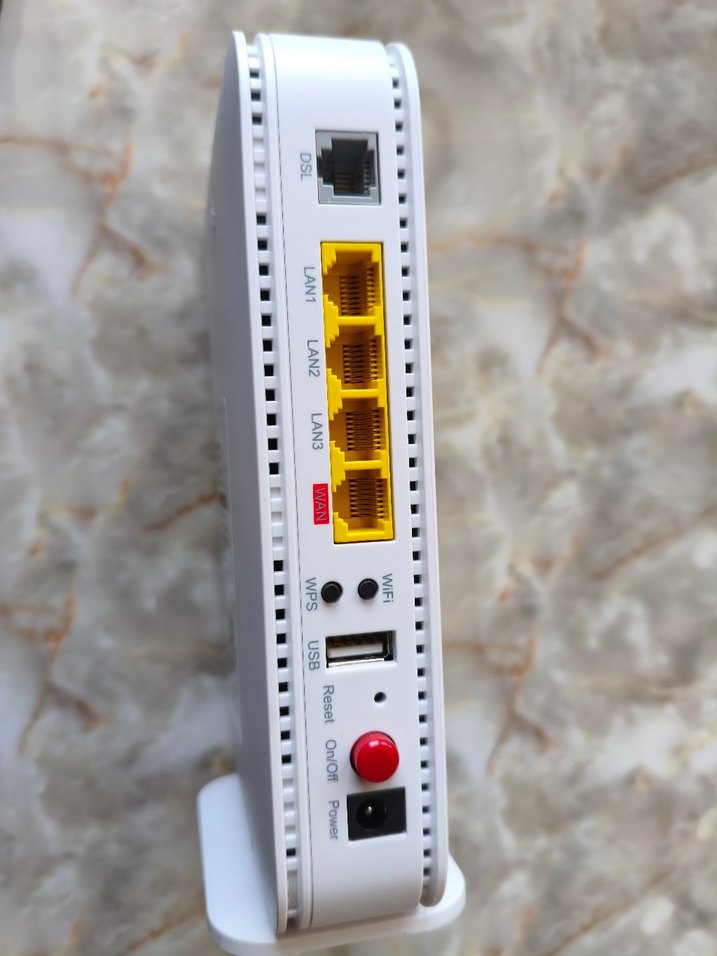 Beyaz ZTE WiFi 6 fiber Modem ve Adaptör kablo Seti - Görsel 3