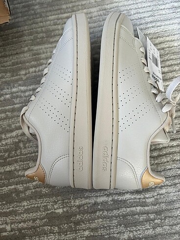 37 Beden beyaz Renk Adidas Advantage spor ayakkabı beyaz