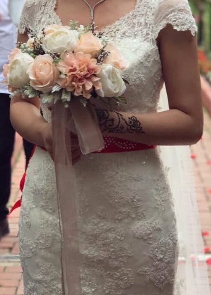 aysira işlemeli simli kısa kollu gelinlik - Görsel 2