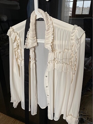 zara fırfırlı kol detaylı şifon bluz