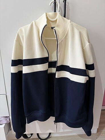 Sweetshirt