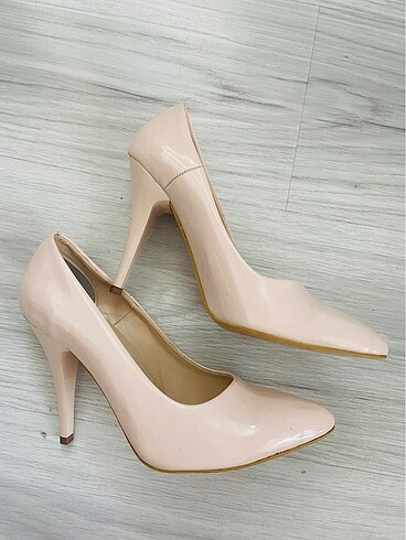 37 Beden ten rengi Renk Bambi stiletto