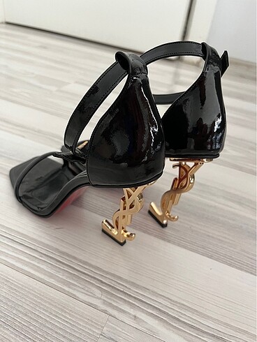 36 Beden siyah Renk YSL MODEL