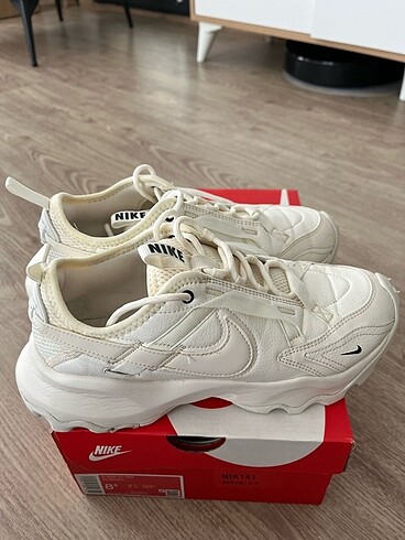 NIKE TC 7900
