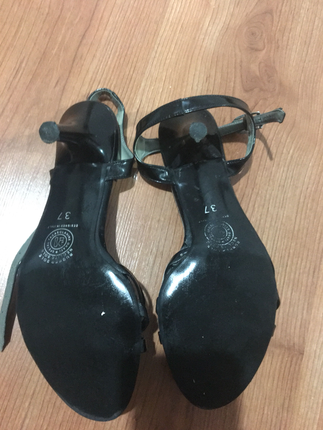 Tasarımcı Kısa topuklu siyah ayakkabı
