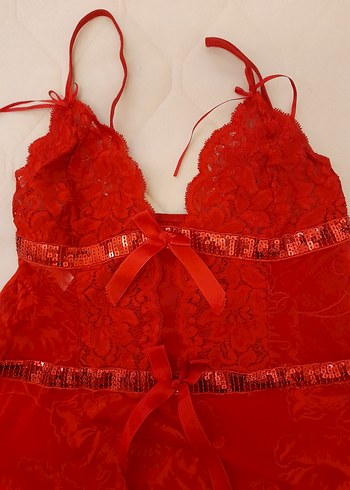 Kırmızı Desenli İnce Askılı Kadın Gecelik - Görsel 2