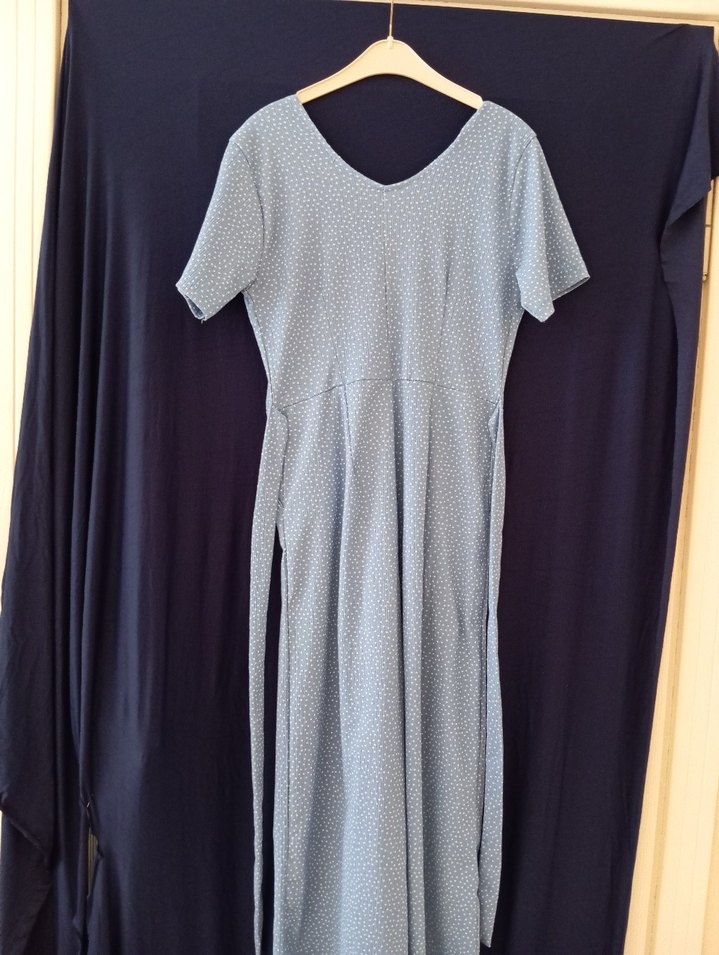 Mavi V Yaka Dökümlü Elbise - Görsel 4