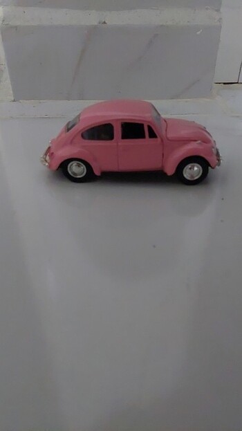 Nostaljik pembe araba