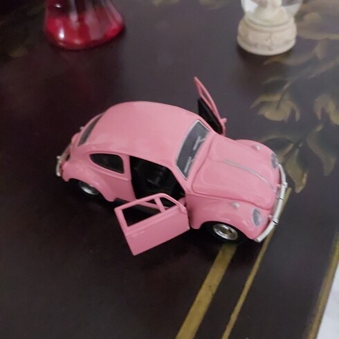  Nostaljik pembe araba