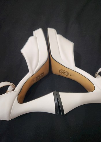 Beyaz Tokalı Platform Topuklu Kadın Ayakkabı - Görsel 6