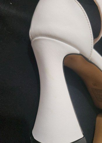 Beyaz Tokalı Platform Topuklu Kadın Ayakkabı - Görsel 11