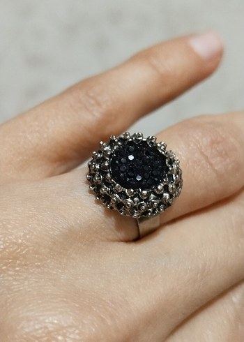 Siyah Boncuklu Gotik Kadın Yüzük - Görsel 4