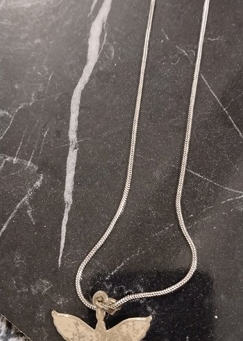 Altın Renk Zincir Detaylı Minimalist Kolye - Görsel 3