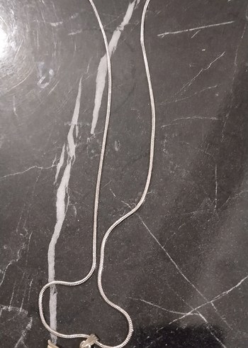 Altın Renk Zincir Detaylı Minimalist Kolye - Görsel 4