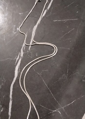 Altın Renk Zincir Detaylı Minimalist Kolye - Görsel 2