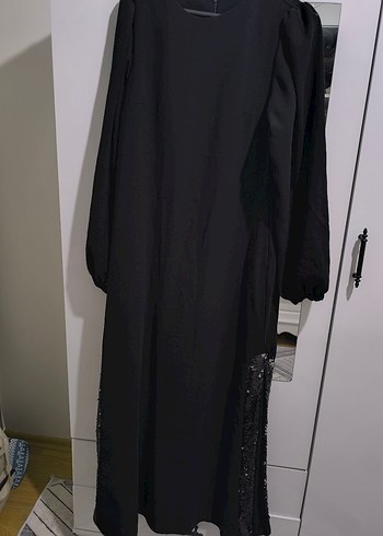 Uzun Kollu Siyah Nakışlı Uzun Elbise - Görsel 3