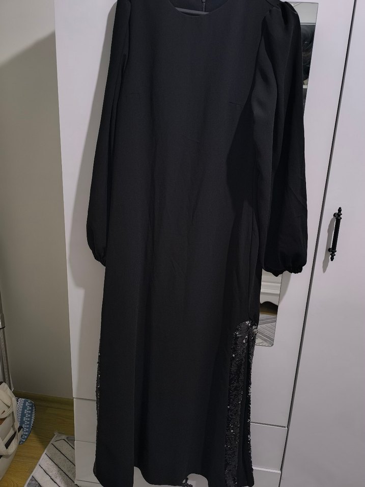 Uzun Kollu Siyah Nakışlı Uzun Elbise - Görsel 3