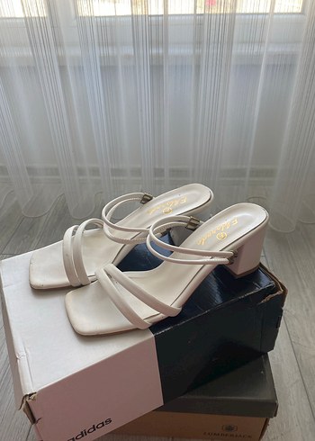 Diğer Beyaz Stiletto Topuklu Kadın Sandalet