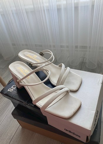 38 Beden Beyaz Stiletto Topuklu Kadın Sandalet