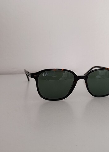 Ray Ban